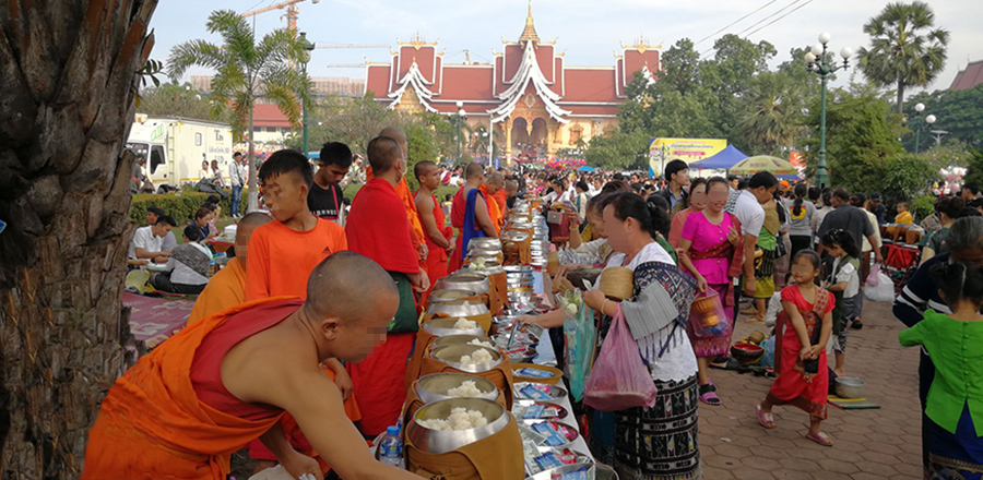 about laos Thatluang fest alms giving